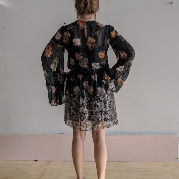 Floral 70s Inspired Dress - Picture 3 of 4